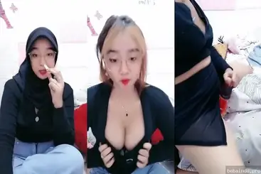 Si Cantik Pamer Tubuh Sambil Main Jari Becek